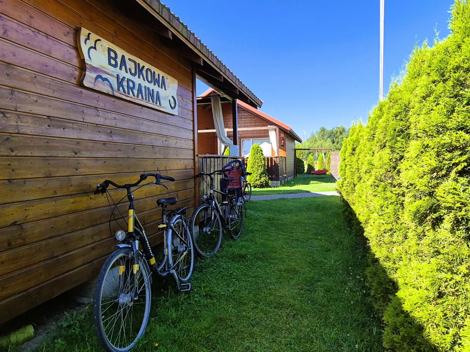 Mit Schwimmbad-Buiten