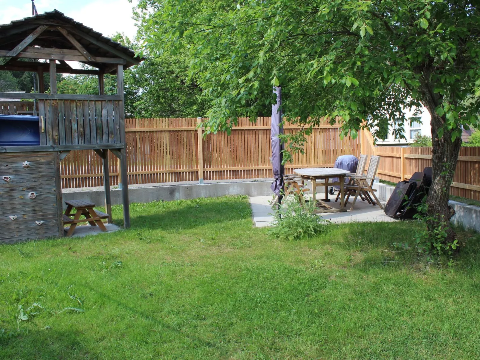 Haus Maria Hochschwarzwald, Garten umzäunt, Wald-Buiten