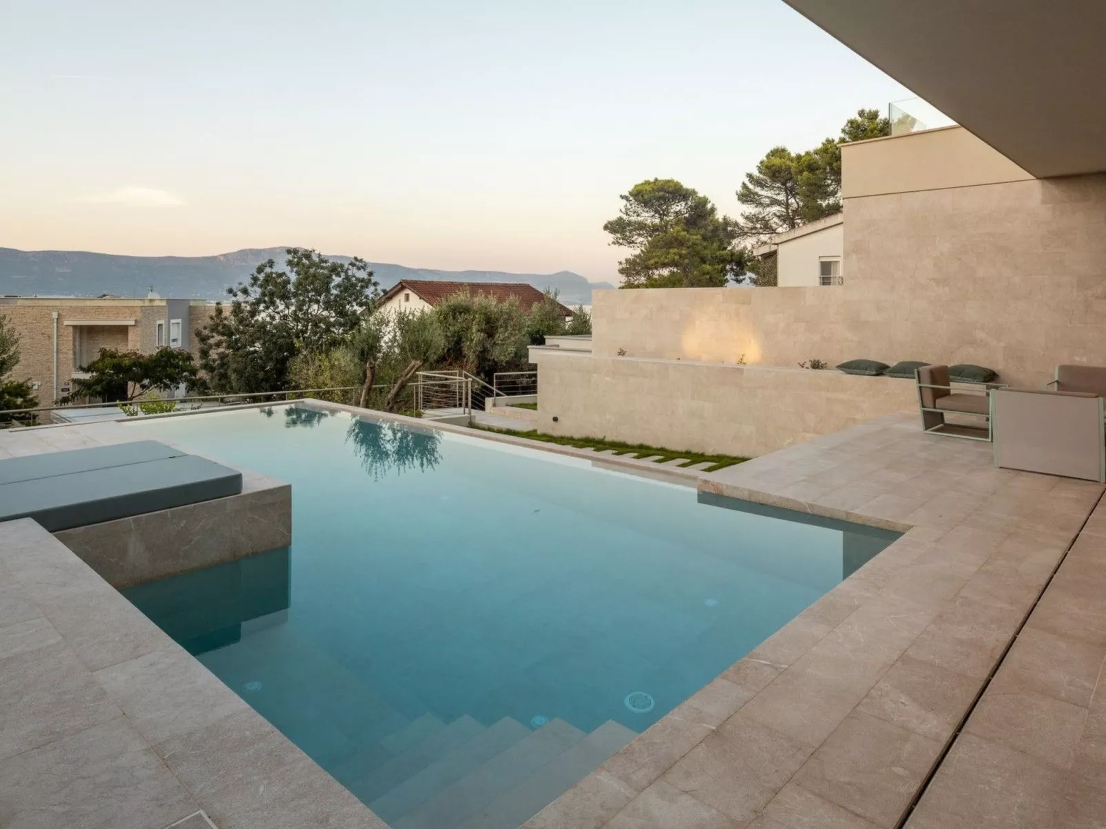 Luxuriöse Villa Aqua-Buiten