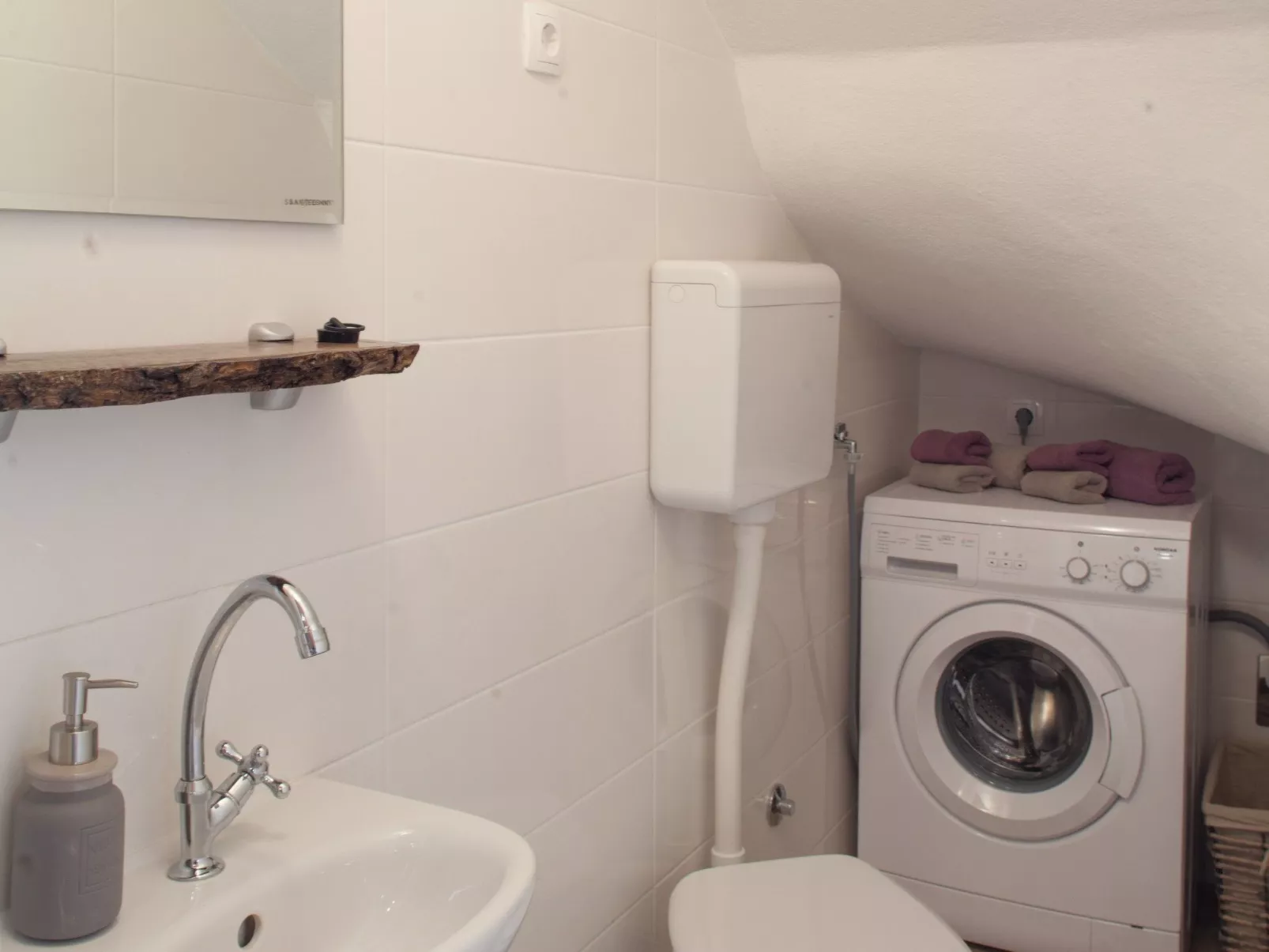 Charmantes Steinhaus mit Pool und Meerblick-Binnen