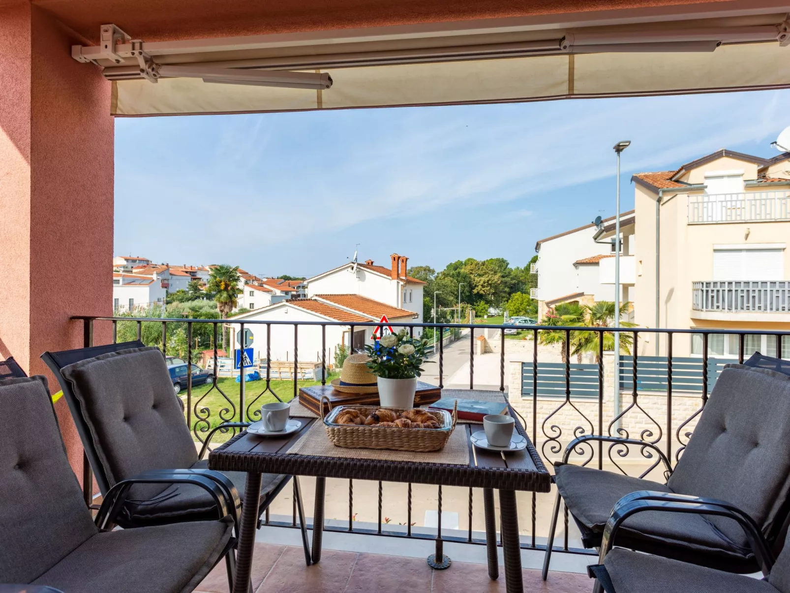 Schöne Wohnung Funtana Nr.1-Buiten