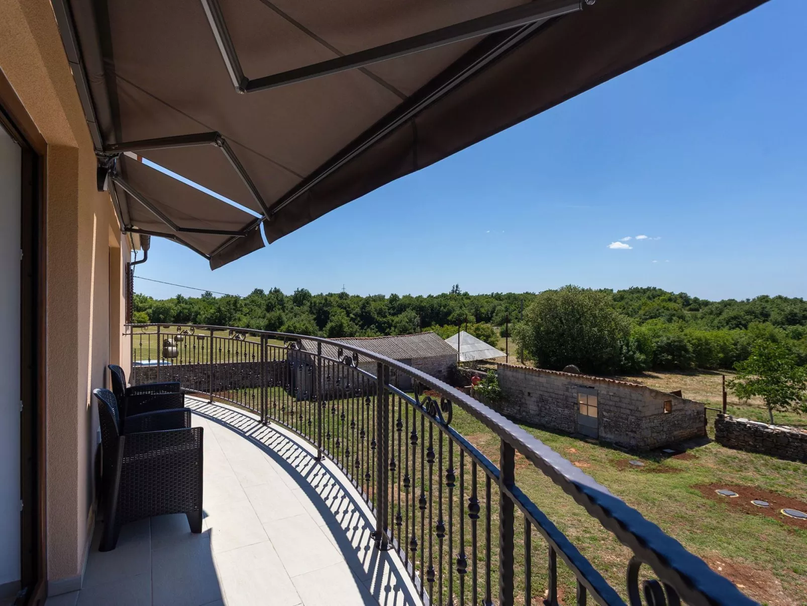 "Luxuriöse App. mit Pool"-Buiten