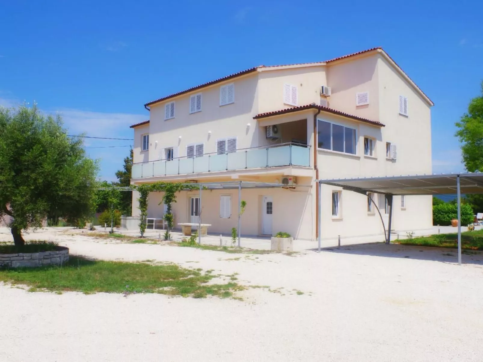 Wohnung in Rakalj mit Parkplatz und Poolblick-Buiten