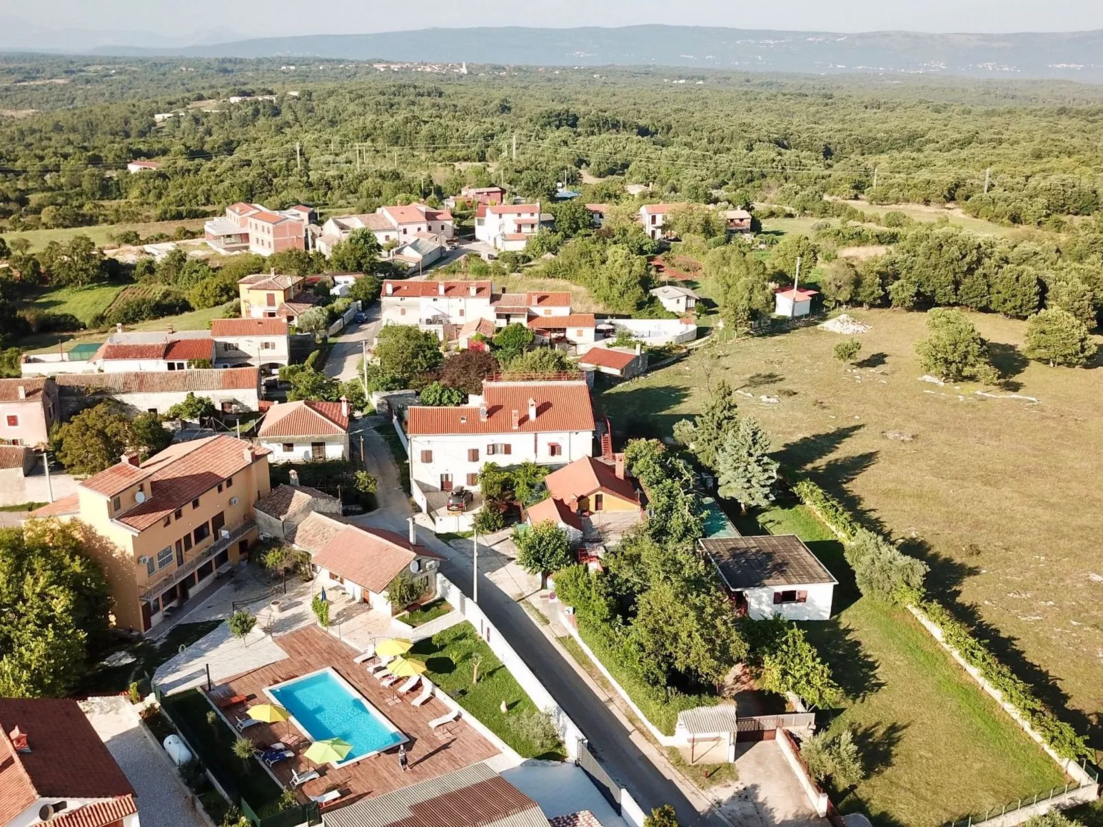 XXL-Ferienhaus "Cokuni" mit privatem Pool-Buiten