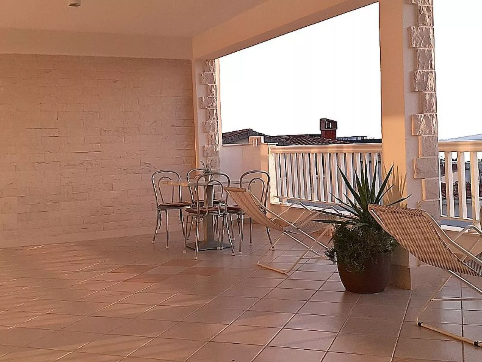 Mit Blick auf das Wasser - Buiten