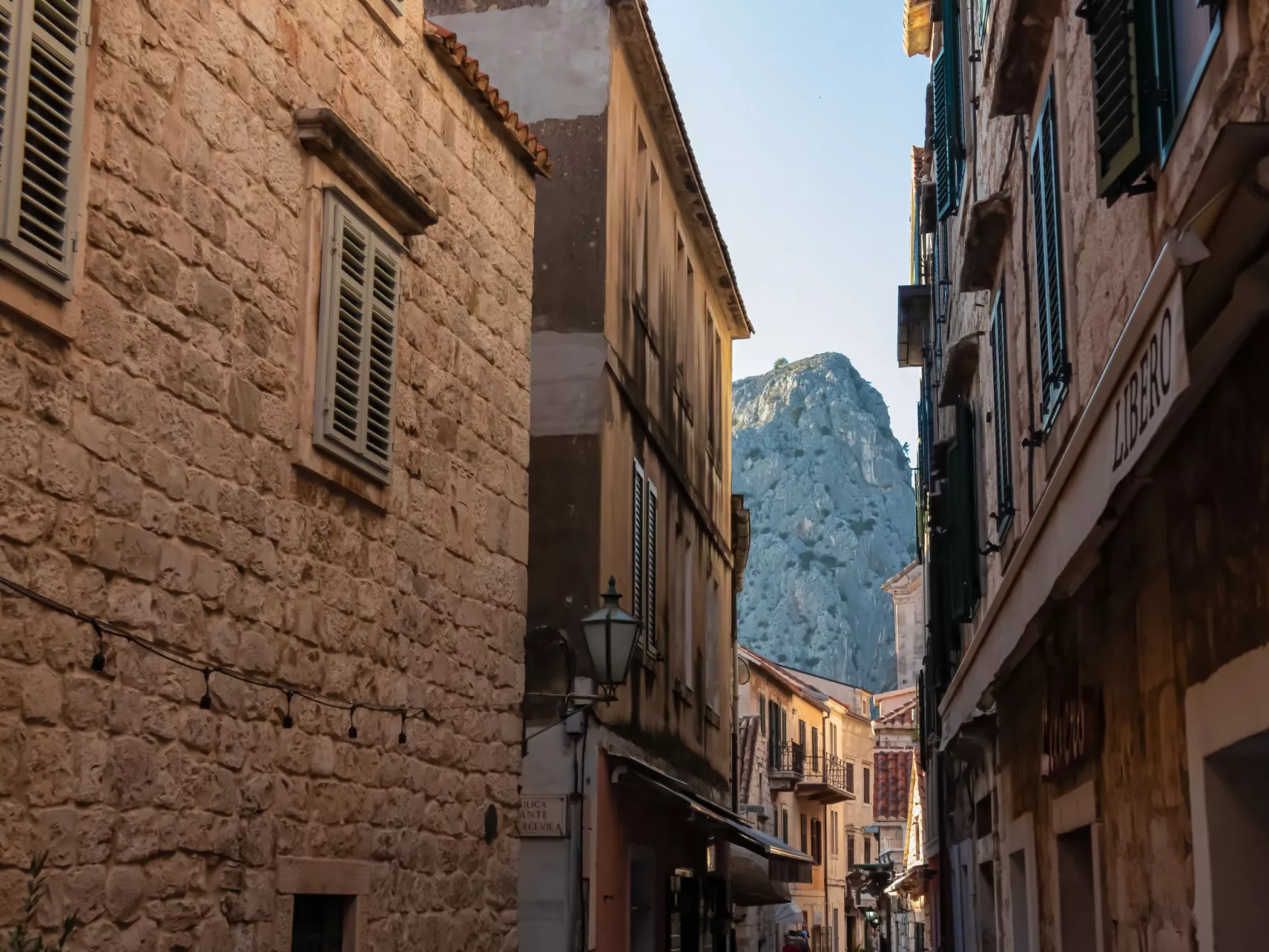 In Omiš mit Privatem Balkon-Omgeving