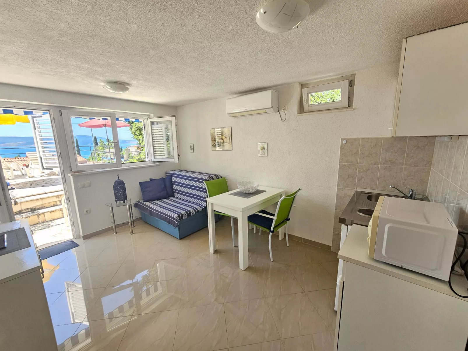 Wohnung mit Terrasse, Grill, Parkplatz-Binnen
