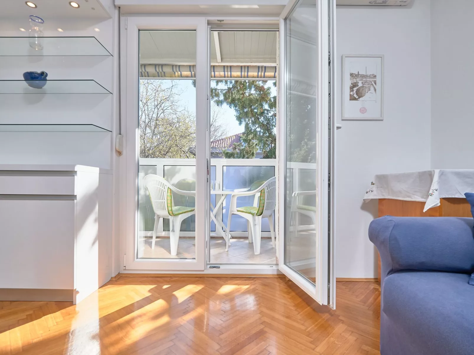 Andrea mit Stadtblick-Image-tags.info