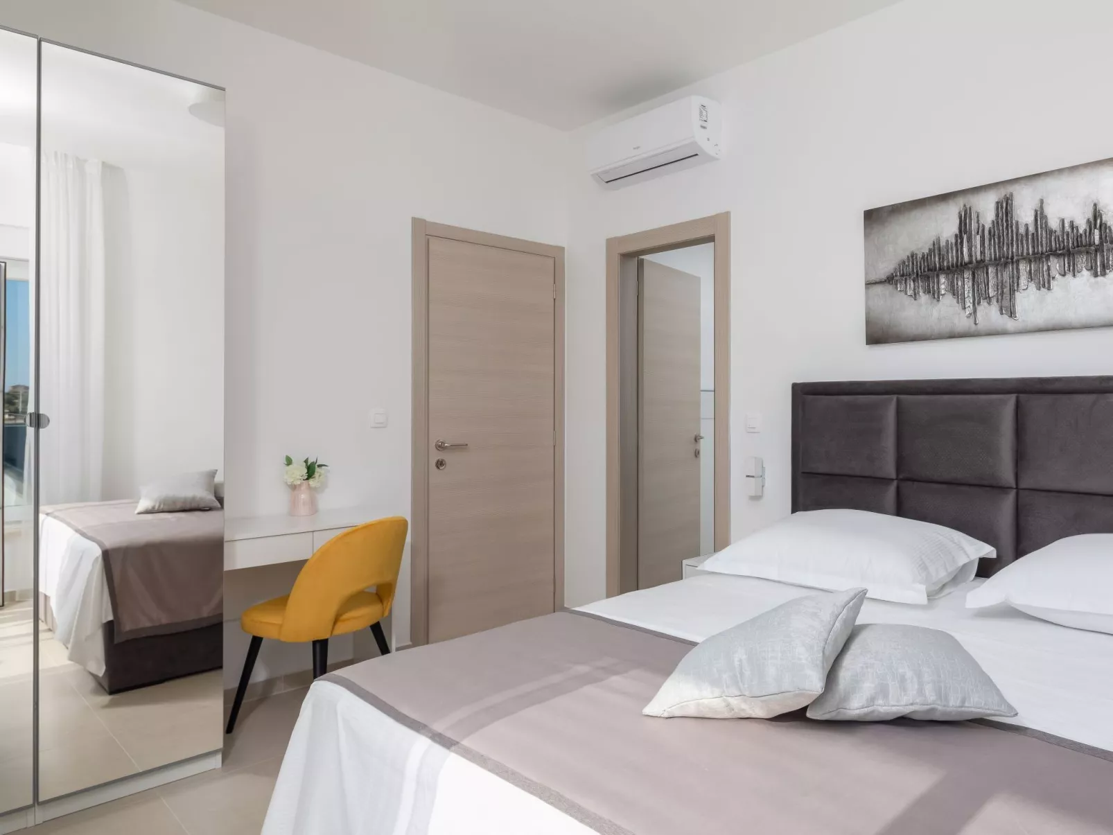 Luxuriöse Villa Dolce Vita direkt am Meer mit privatem Pool und Parkplatz-Binnen