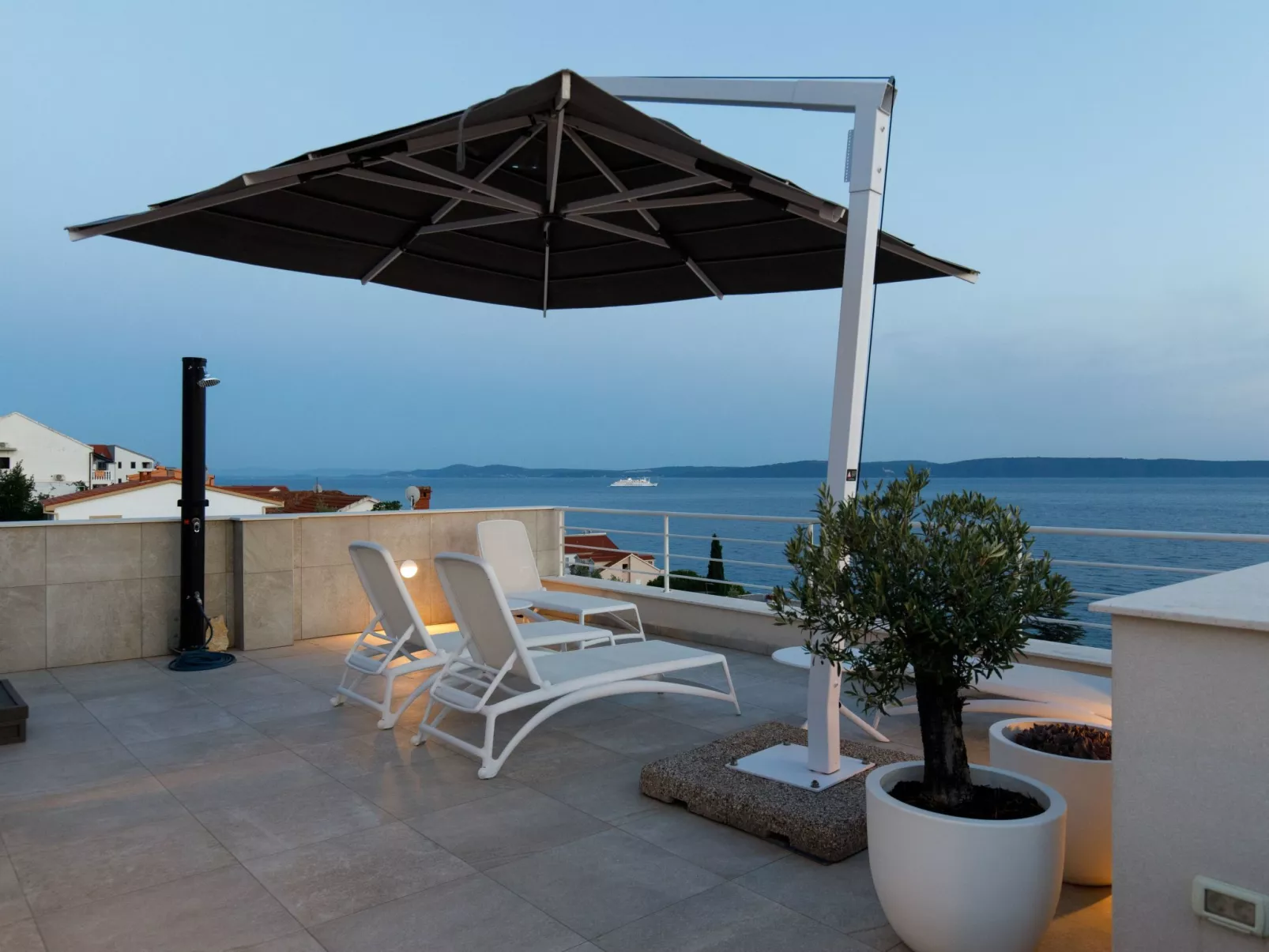 "Villa Anadea" mit Whirlpool-Buiten