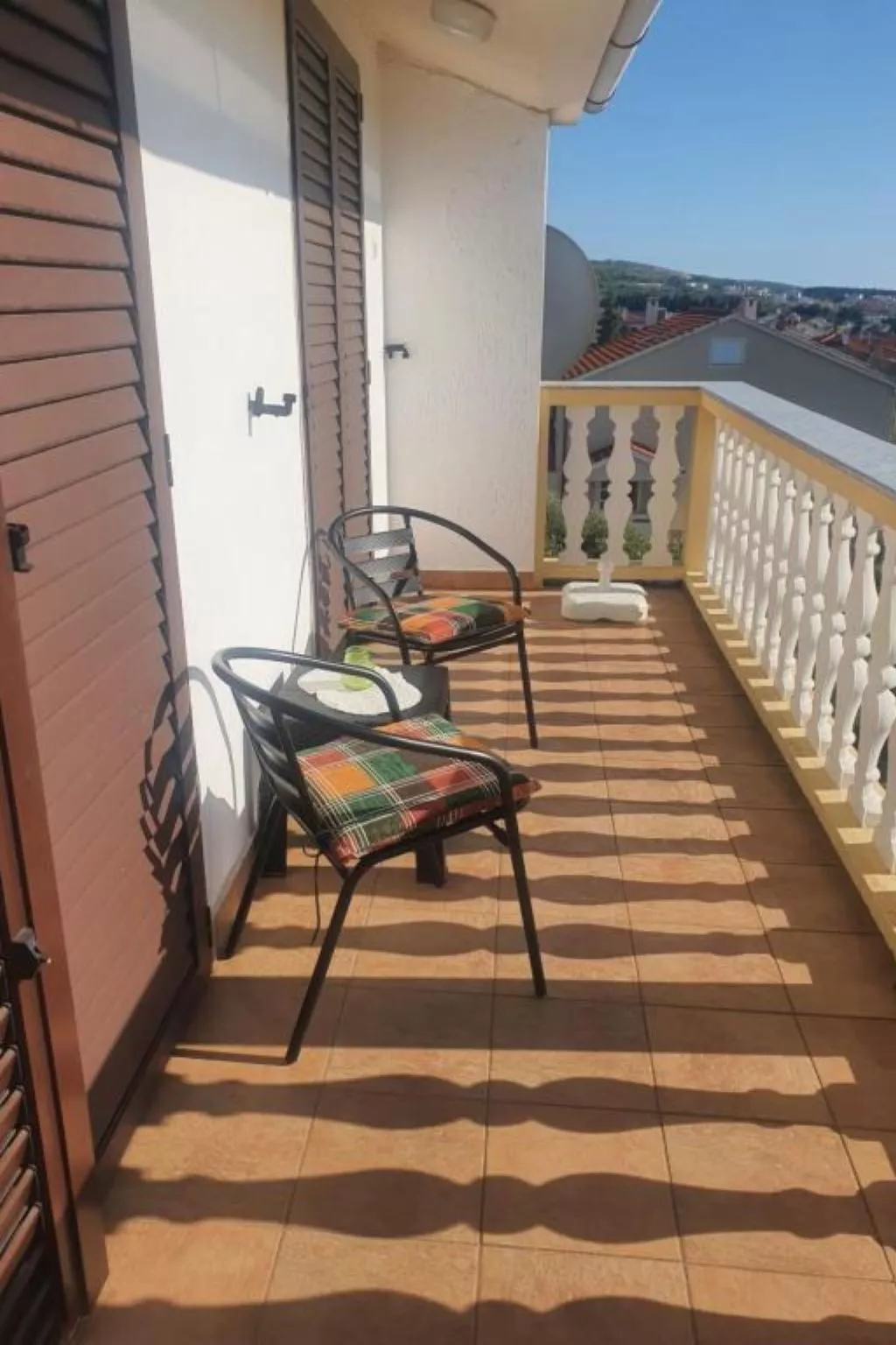 "Nikica" mit Blick auf das Meer-Image-tags.info