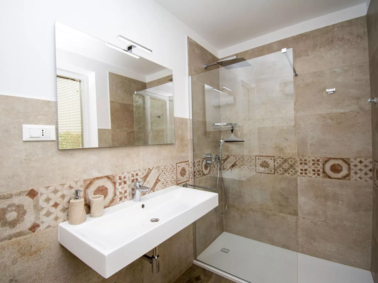 Schöne Villa im Dorf Ližnjan-Image-tags.info