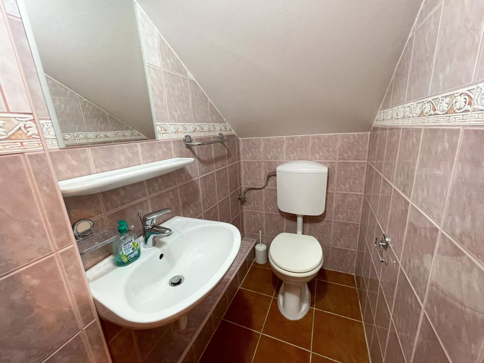 Wohnung in Jadranovo mit Grill, gemeinschaftlichem Pool und Terrasse - Binnen
