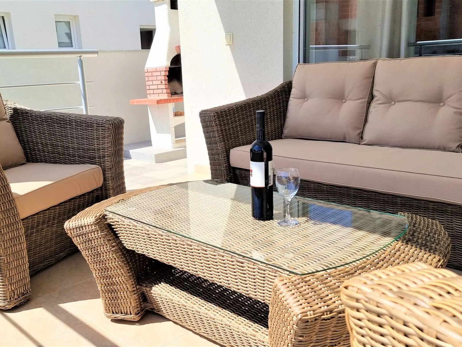 Erdgeschoss-Ferienwohnung mit Garten und Pool-Binnen