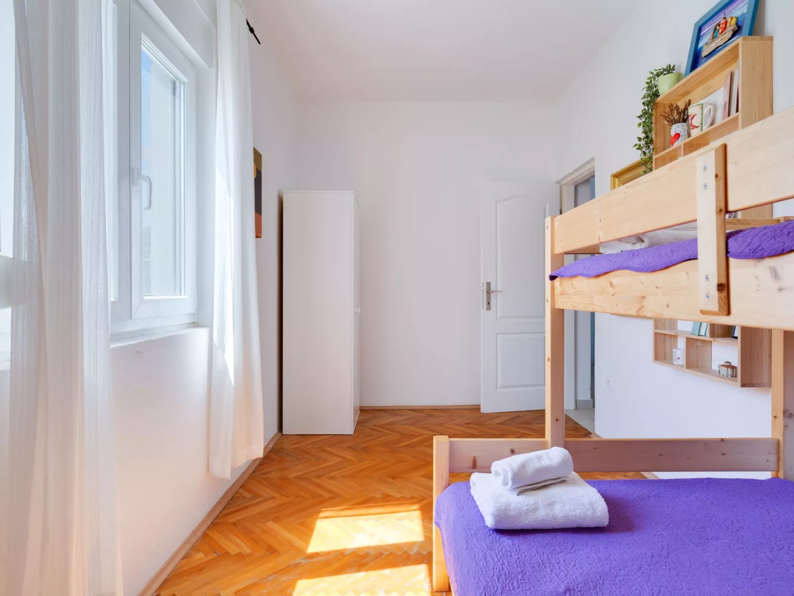 "Lenko 2" mit Blick auf das Wasser-Binnen