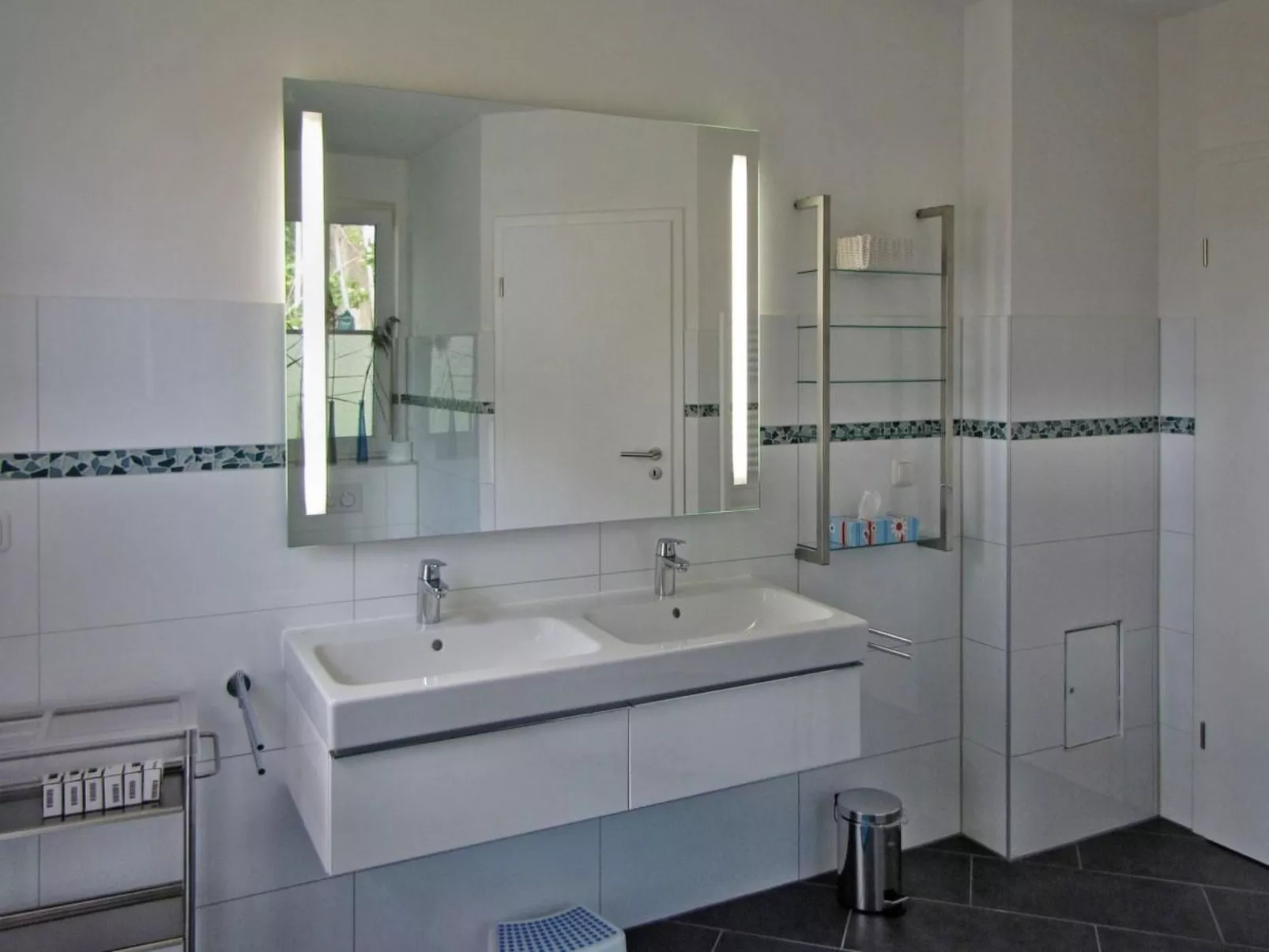 Mit Garten und Sauna-Binnen