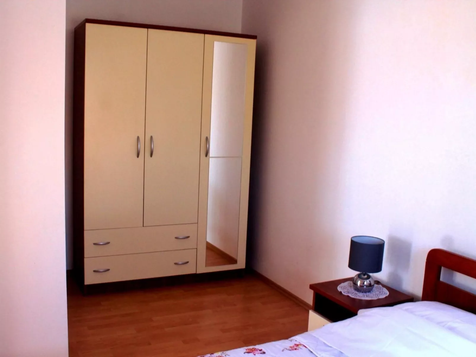 "Gubo2" mit Blick auf das Wasser-Binnen