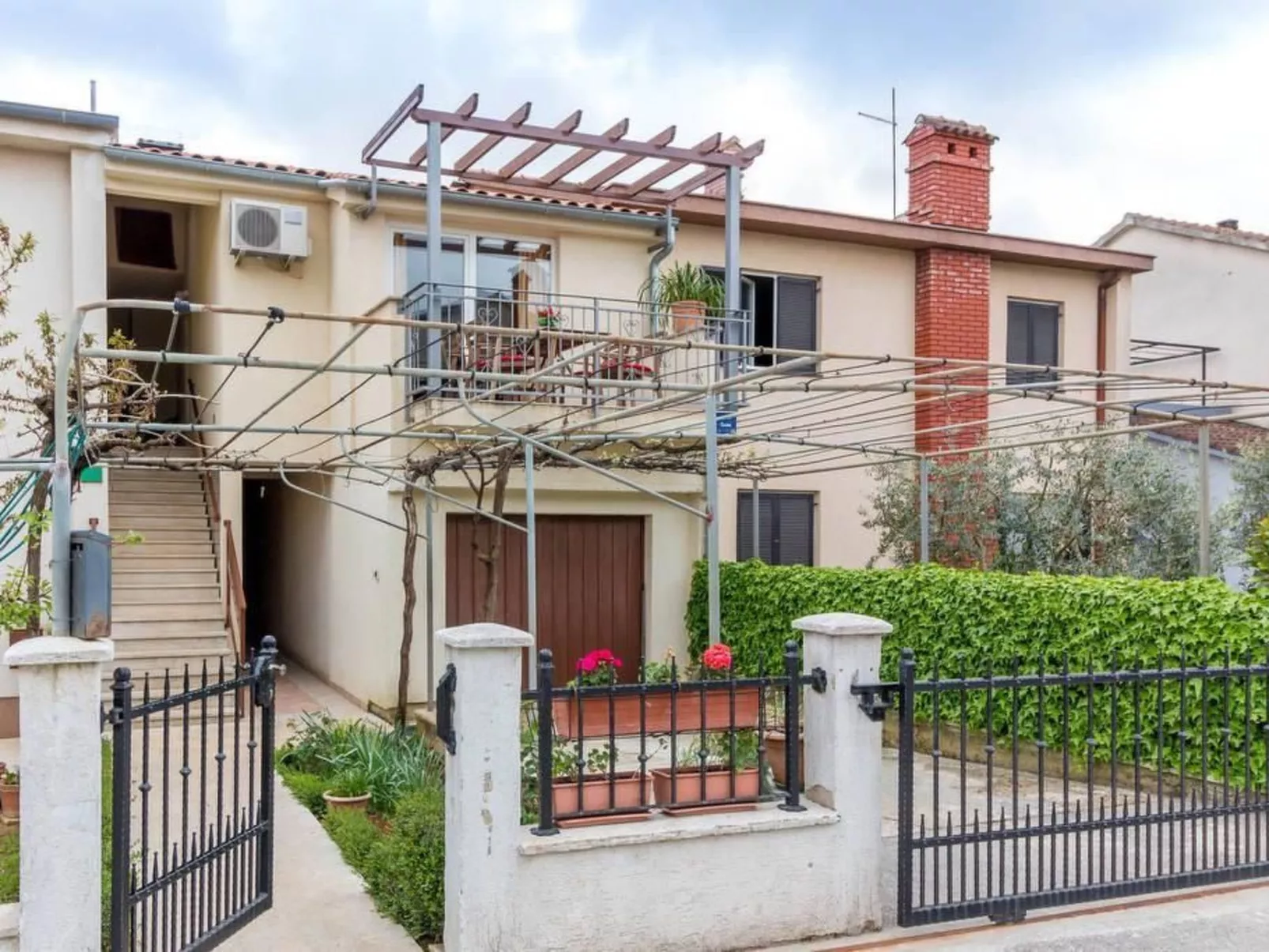 Modernes Appartement in Pula mit Grill und Garten