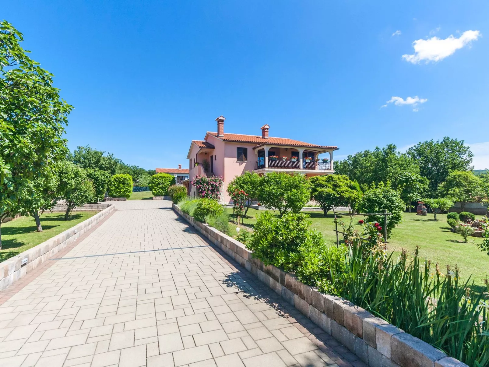 Vollständig freistehendes Haus mit schönem Garten-Buiten