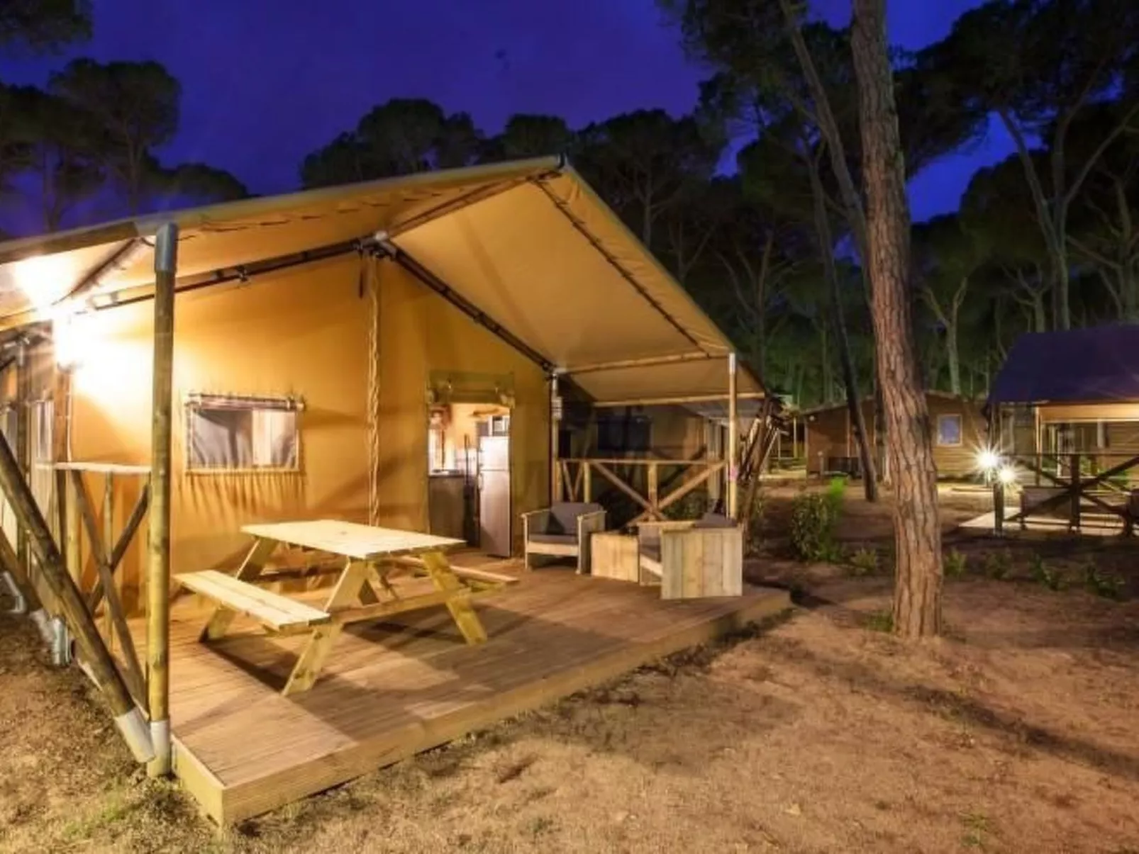 Gemütliches Safarizelt mit Grill und Garten-Binnen