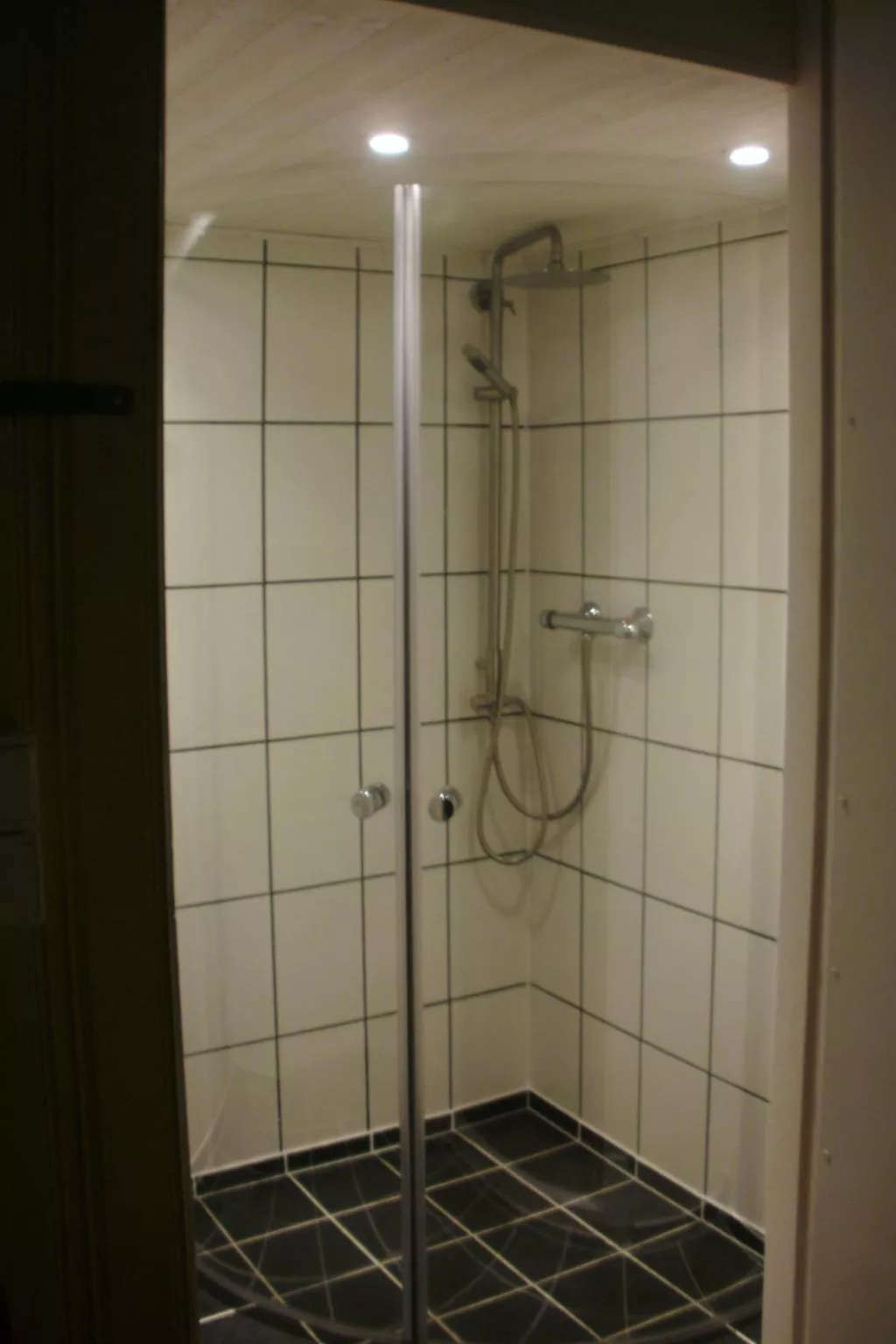 Mit Sauna und Kaminofen sowie Terrasse-Binnen