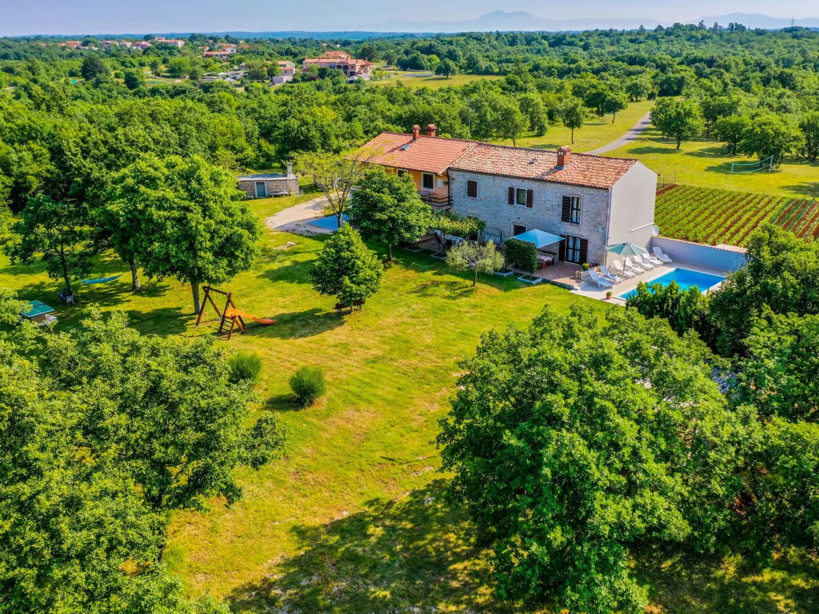 Schönes Haus mit großer grüner Umgebung, Pool-Buiten