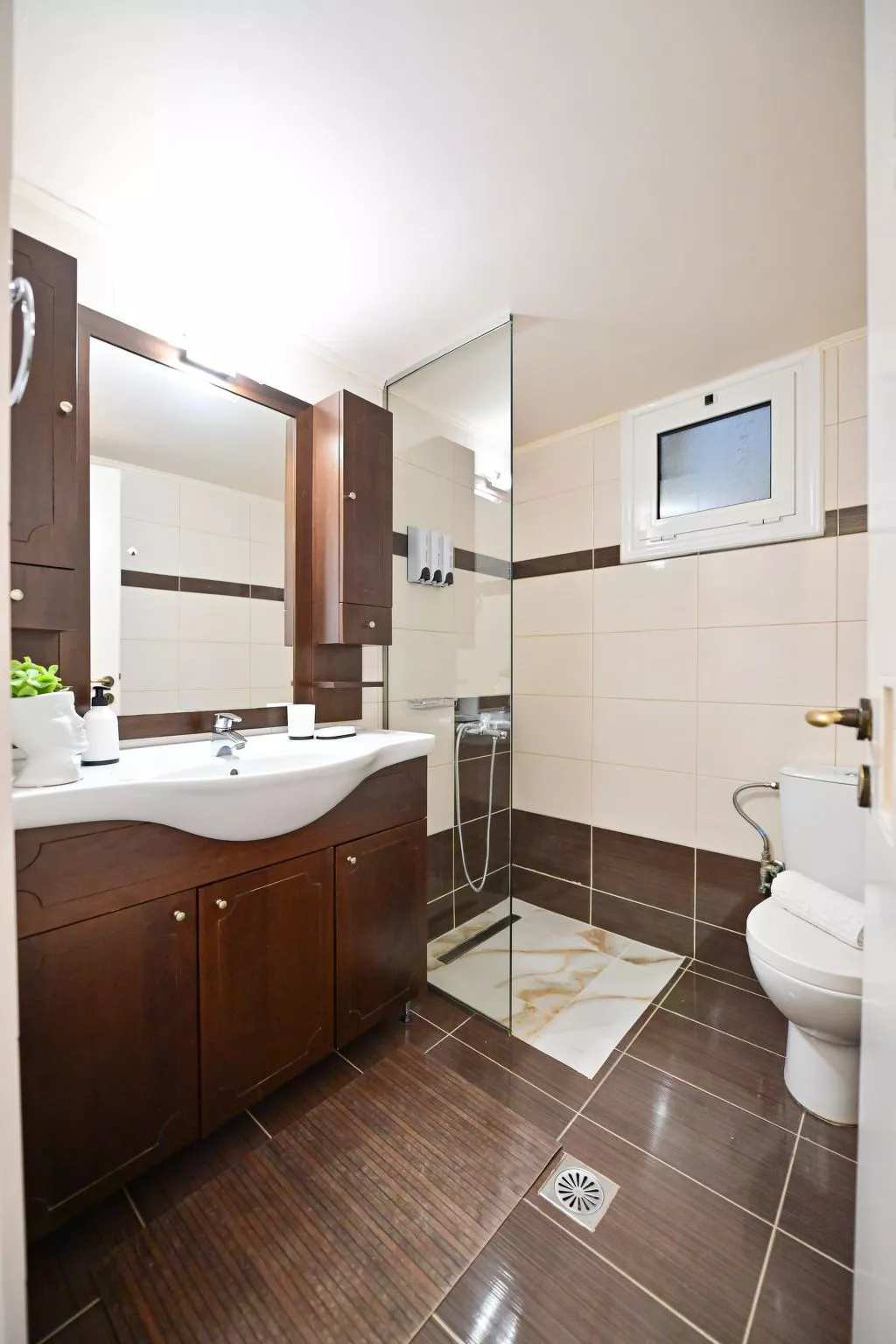 Royal Blue Central House "by Checkin"-Image-tags.info