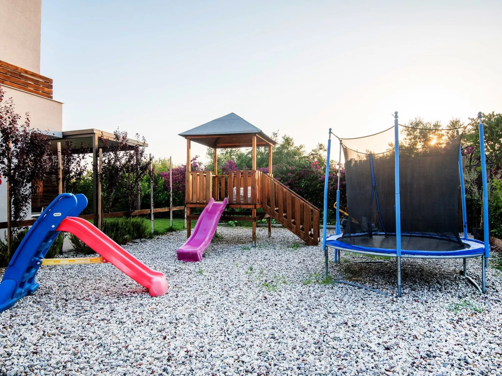 Geräumige Familienvilla, privater Pool und Garten-Buiten