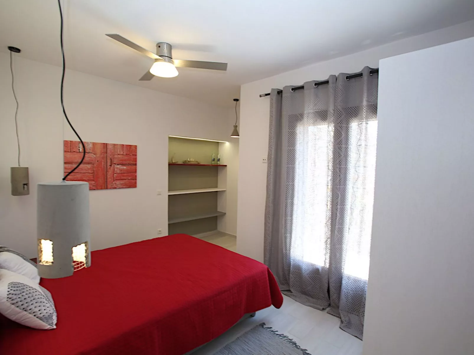 Luxusvilla bietet privaten Zugang zu einem abgelegenen Strand-Binnen