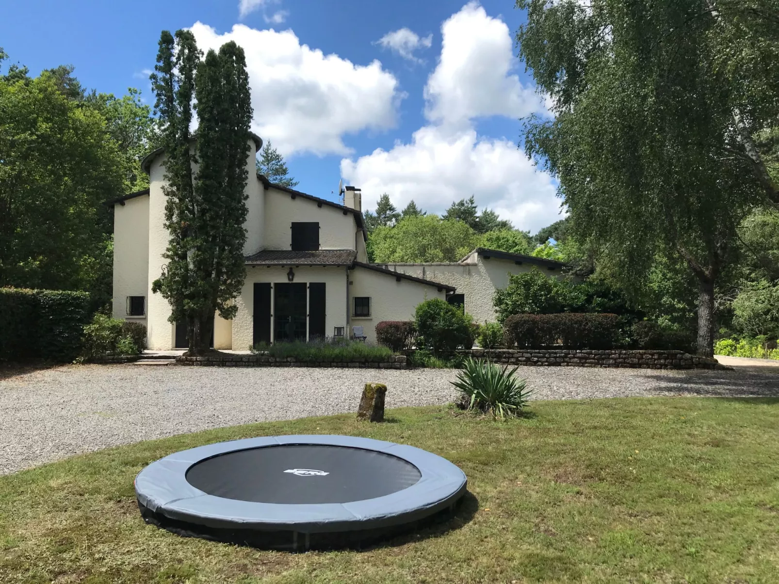 Mit Garten, Grill und Terrasse