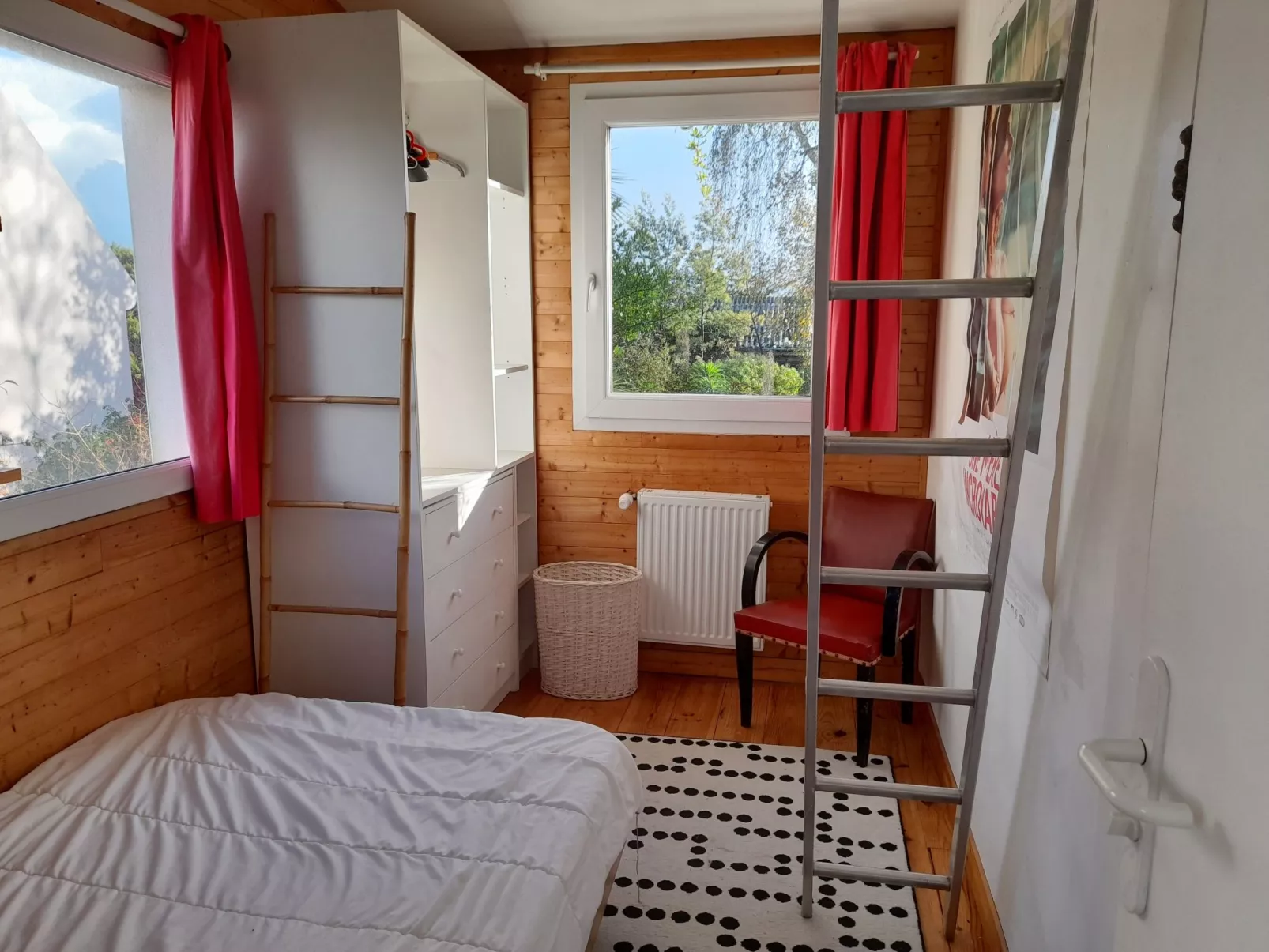 Großes Familienhaus mit schön angelegtem Garten-Binnen