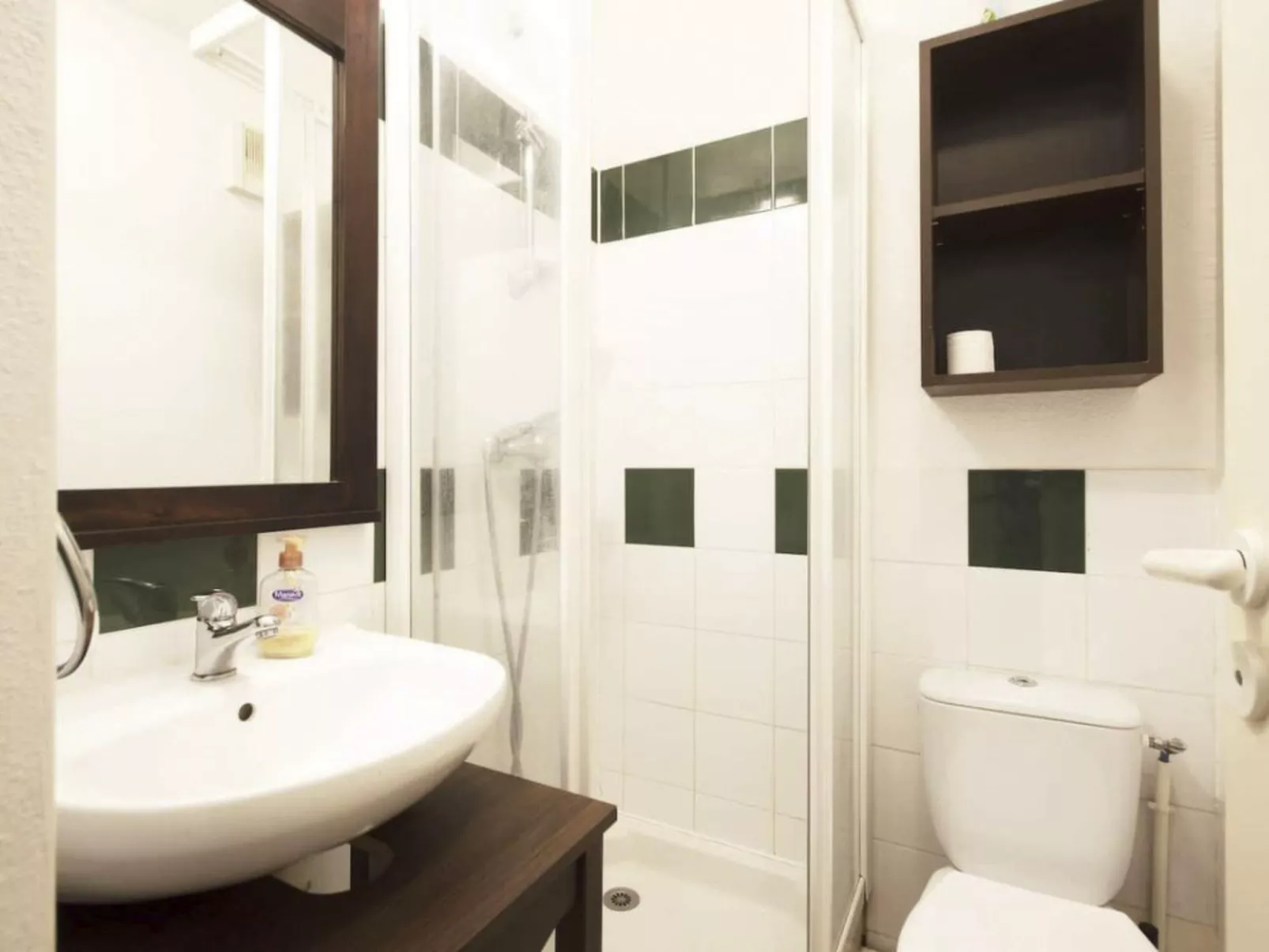 Schönes Appartment in ruhiger Lage in einer baumbestandenen Residenz mit beheiz-Binnen