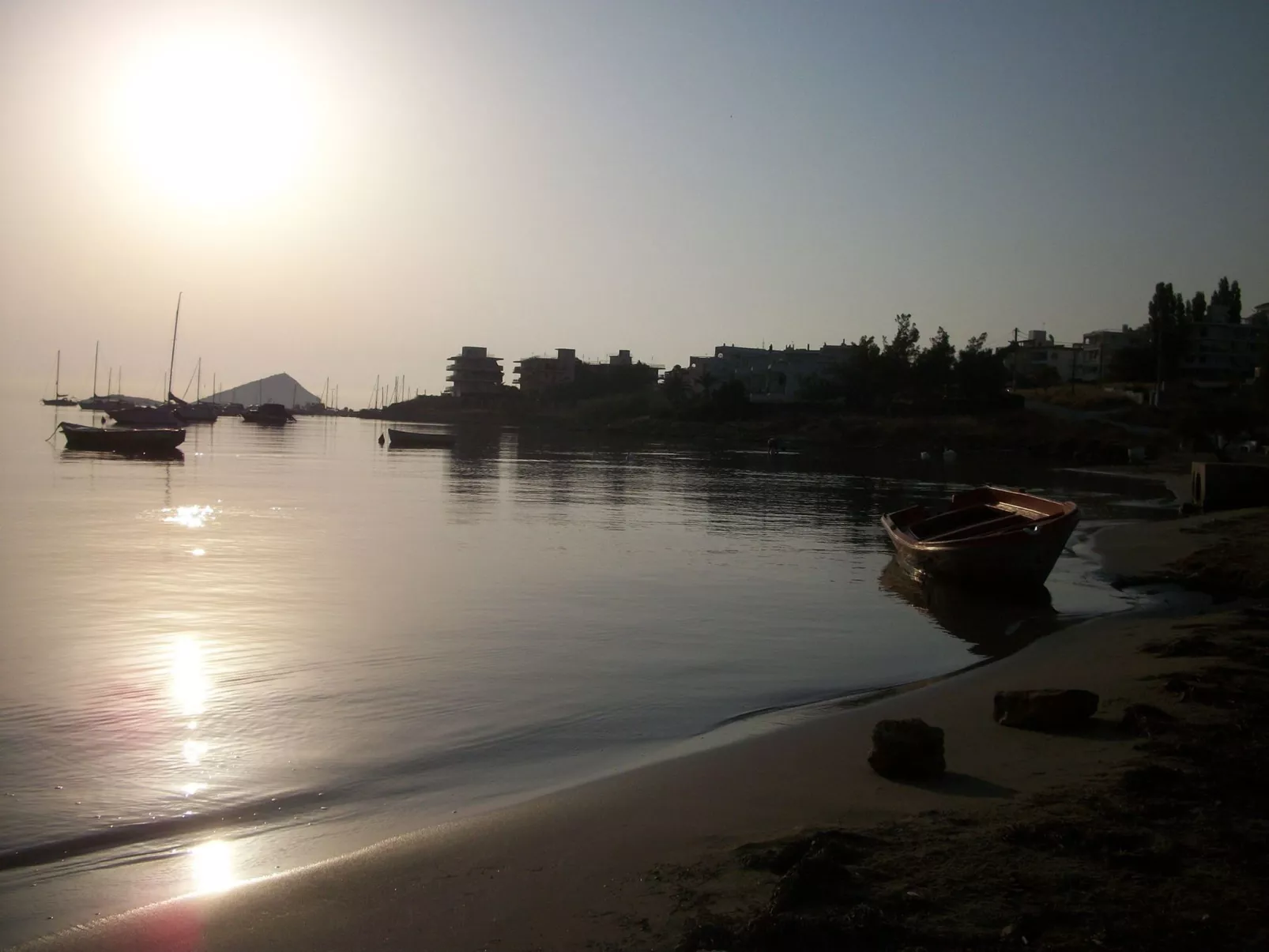 Vollständig umschlossene und großzügig angelegte dreistöckige Ferienvilla mit f-Buiten