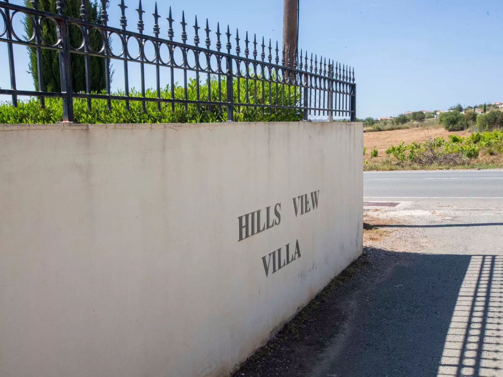 Villa mit Blick auf die Berge und Whirlpool-Buiten
