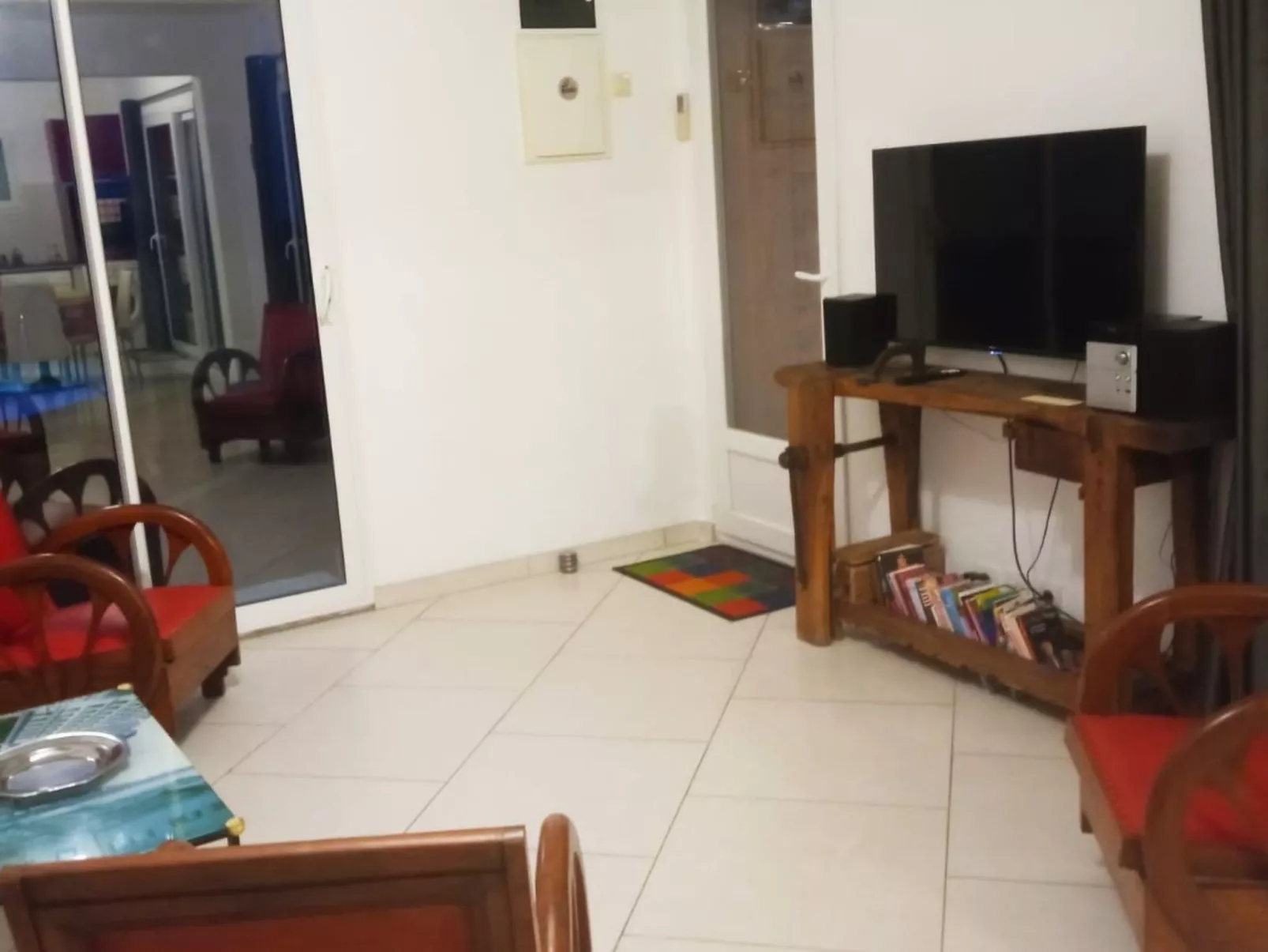 La petite maison sous les pinins-innenpool-Binnen