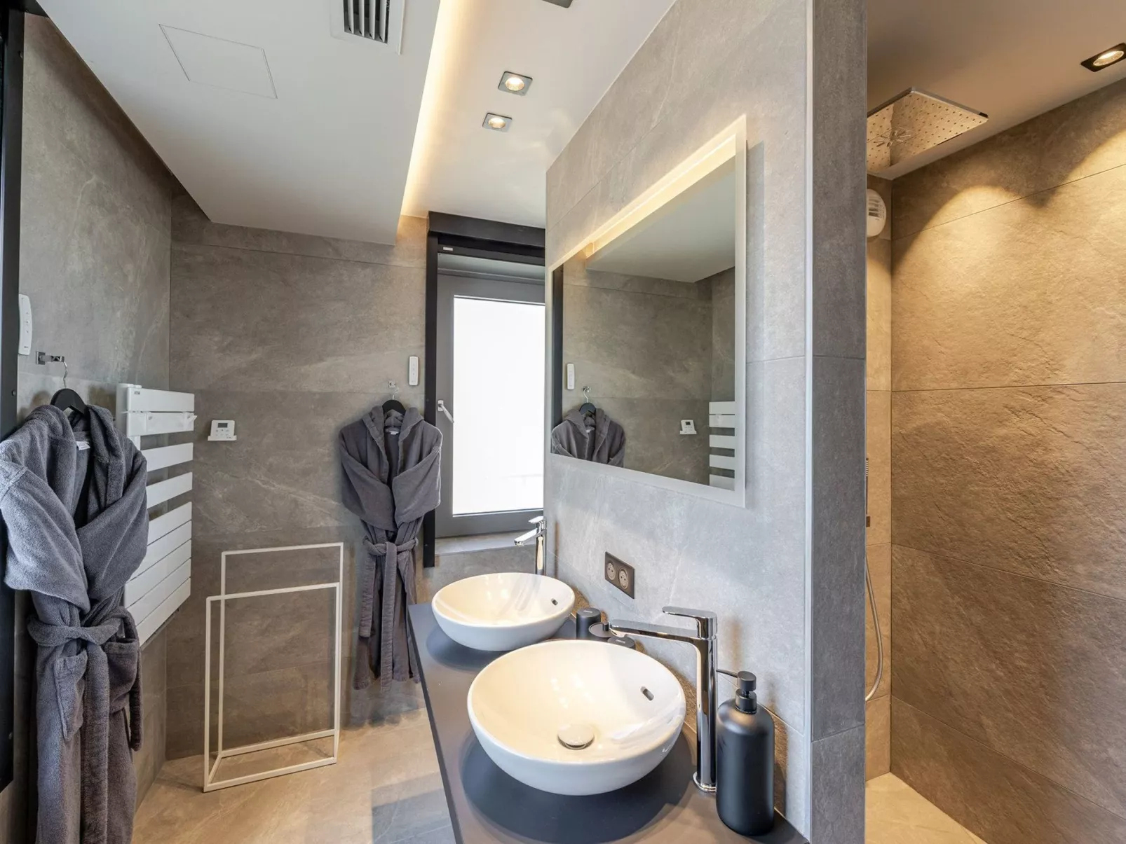 Loge aux Loups, Innenpool, Sauna, nahe am See-Binnen