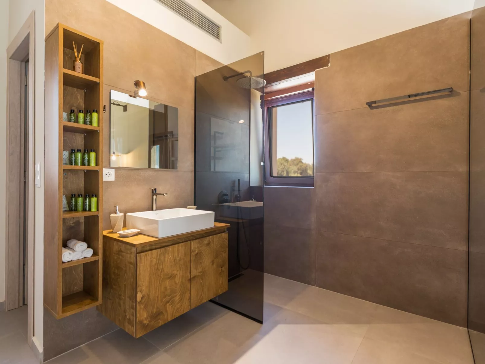 Brandneue Villa mit Meerblick, privatem Pool und Ping Pong-Binnen