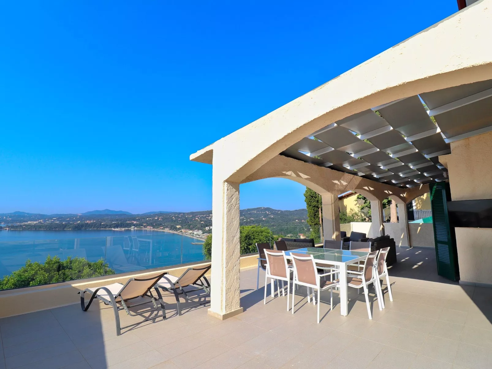 "Faiax" mit eigenem Pool