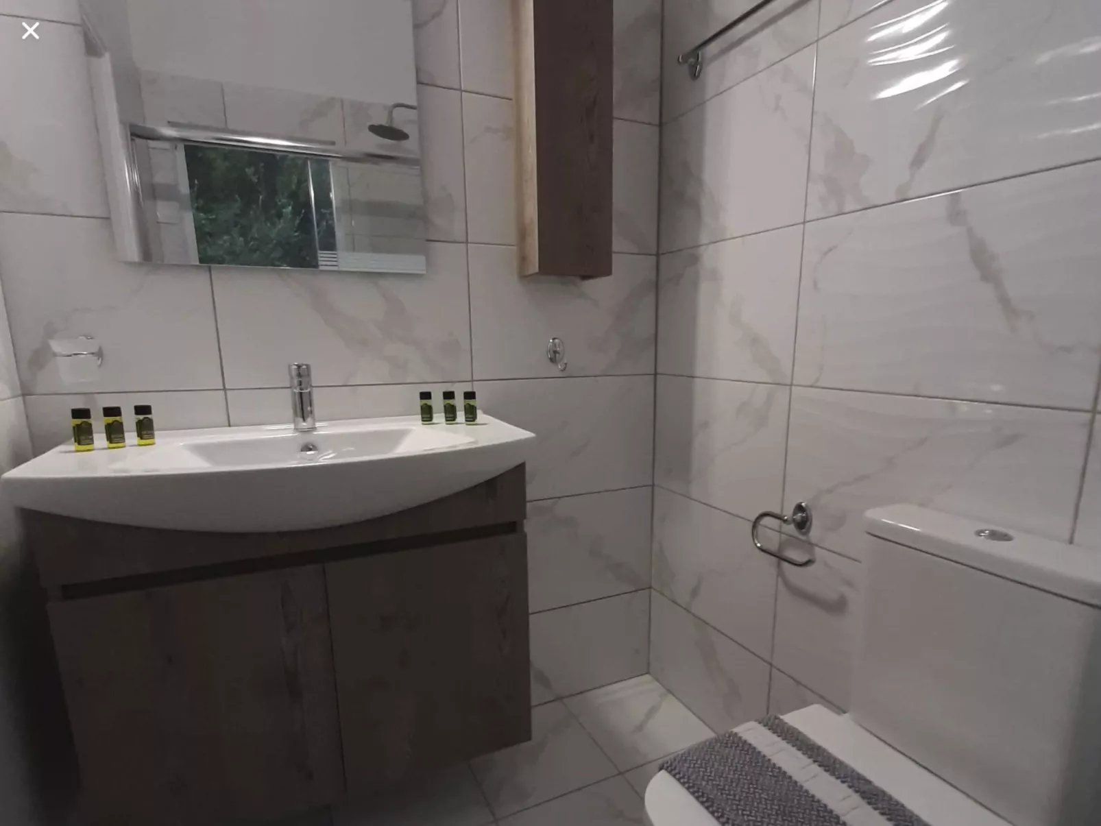 "Zeus" mit Infinity Pool-Image-tags.info