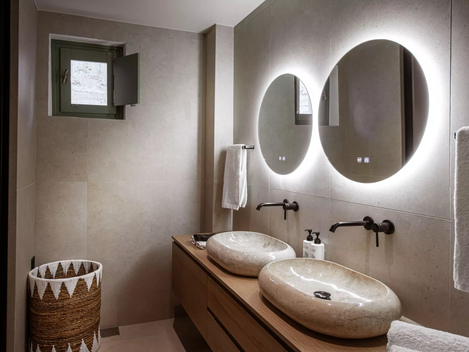 Mint Villa "by Checkin"-Binnen