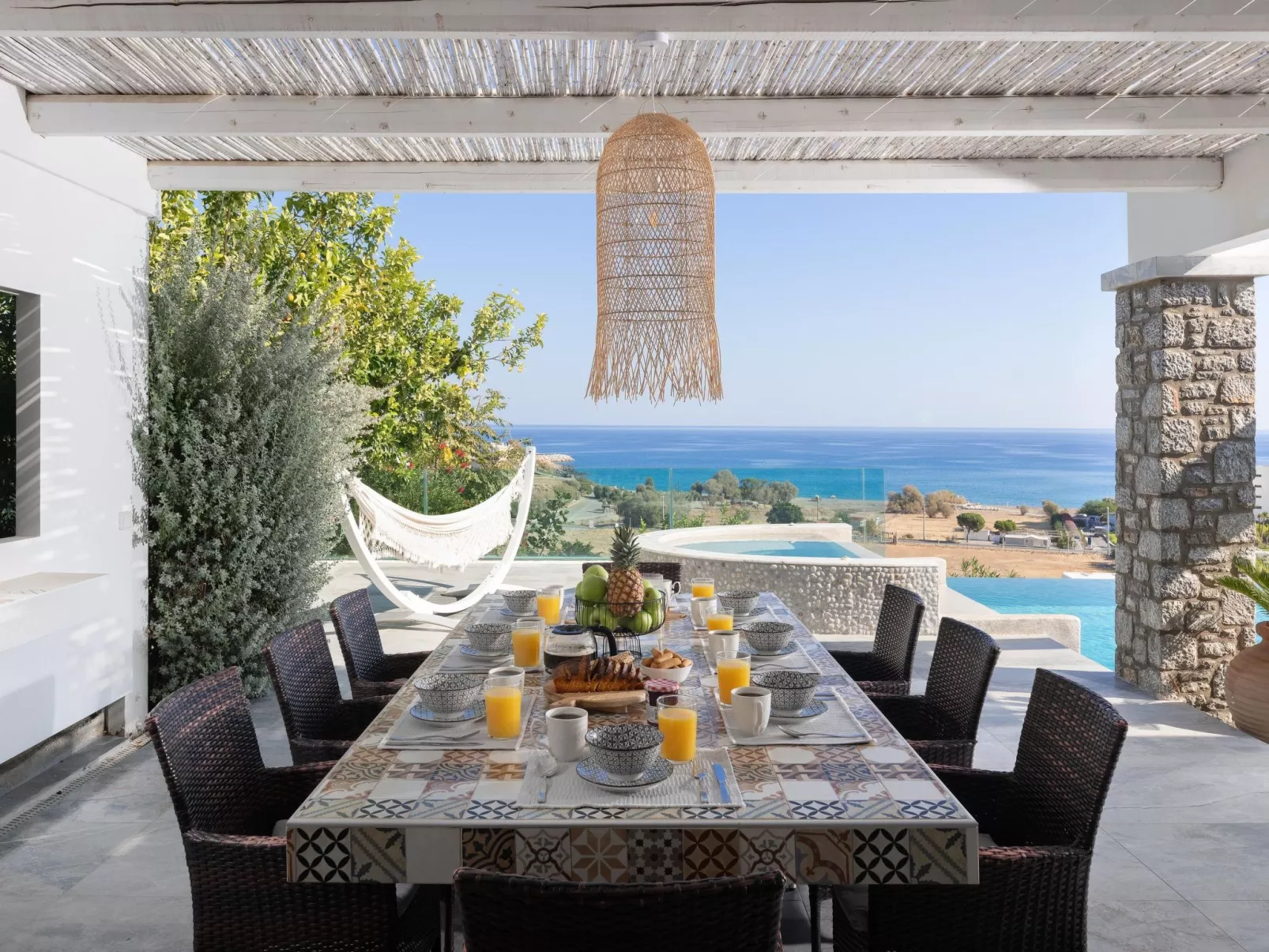 Moderne Luxusvilla-Buiten