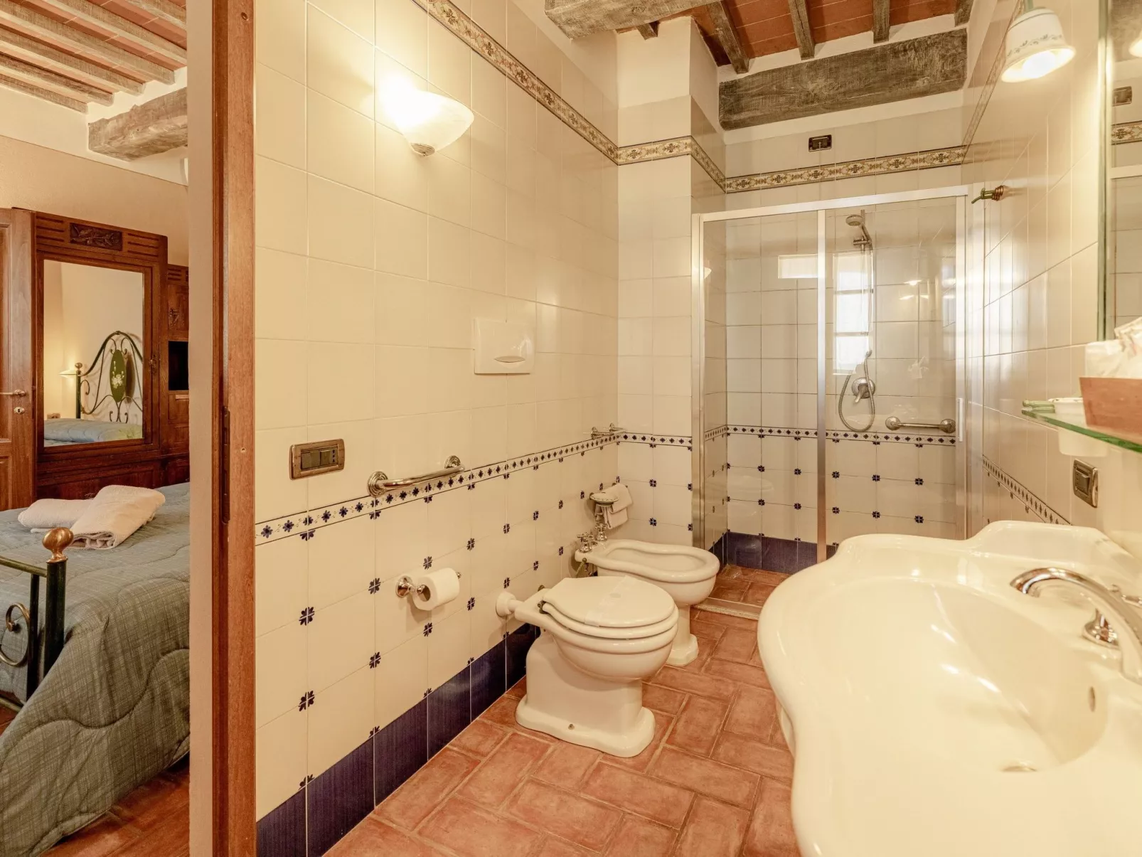 Sanguineto' Wohnung mit Schwimmbad-Binnen