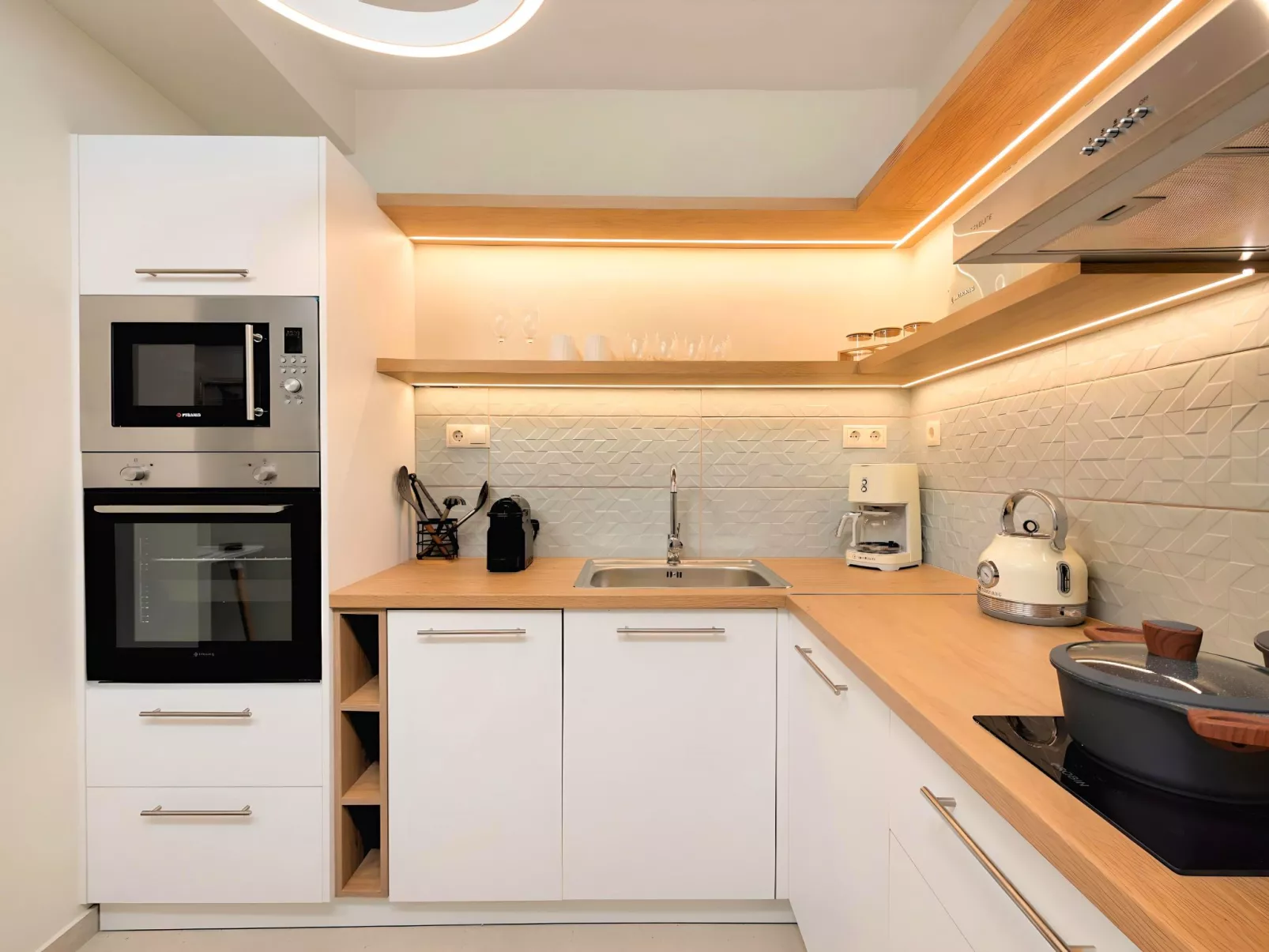 Hidden Gem Villa Pool und Jaccuzzi-Binnen