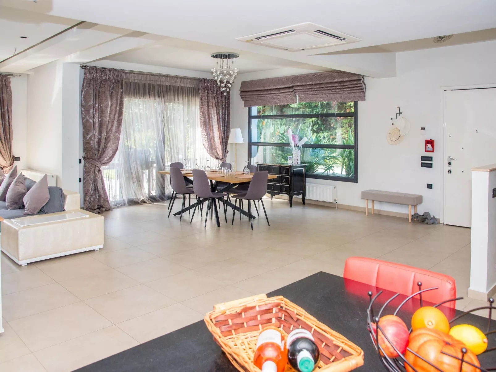 Luxuriöse Ferienvilla Elena-Binnen