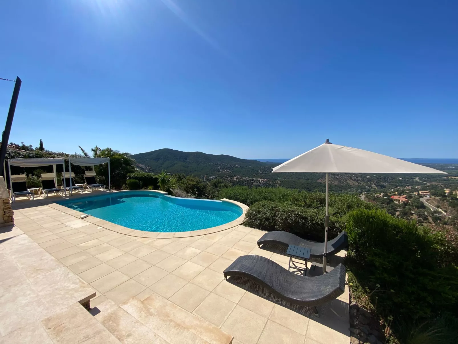 Ferienvilla mit Pool Infinity