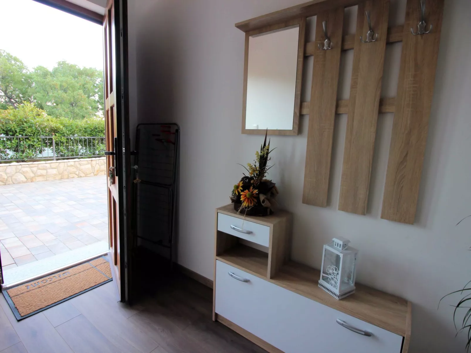 Am schönen Kieselstrand.-Binnen