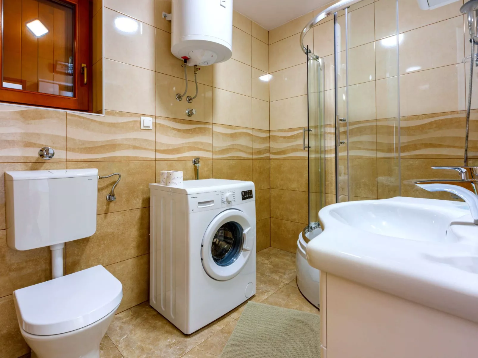 FeWo mit privatem Balkon und Gemeinschaftspool-Binnen