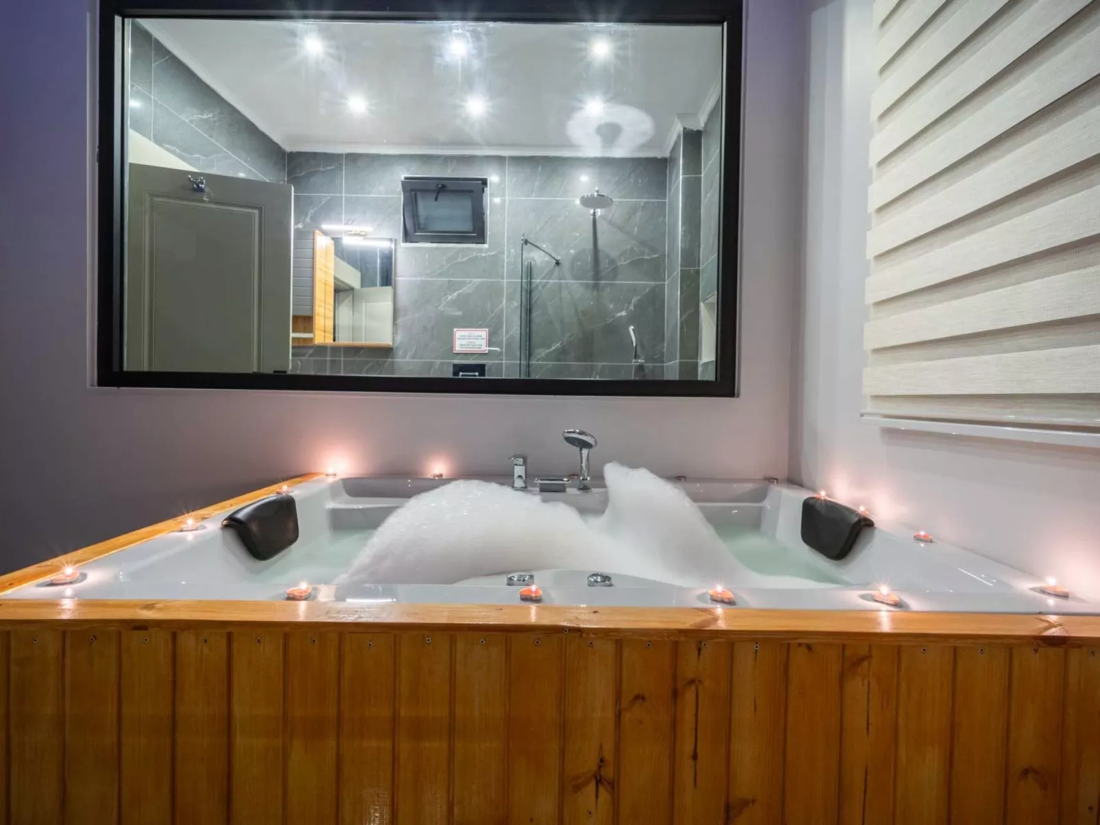 Luxuriöse Villa "Sard 3" mit Jacuzzi-Image-tags.info