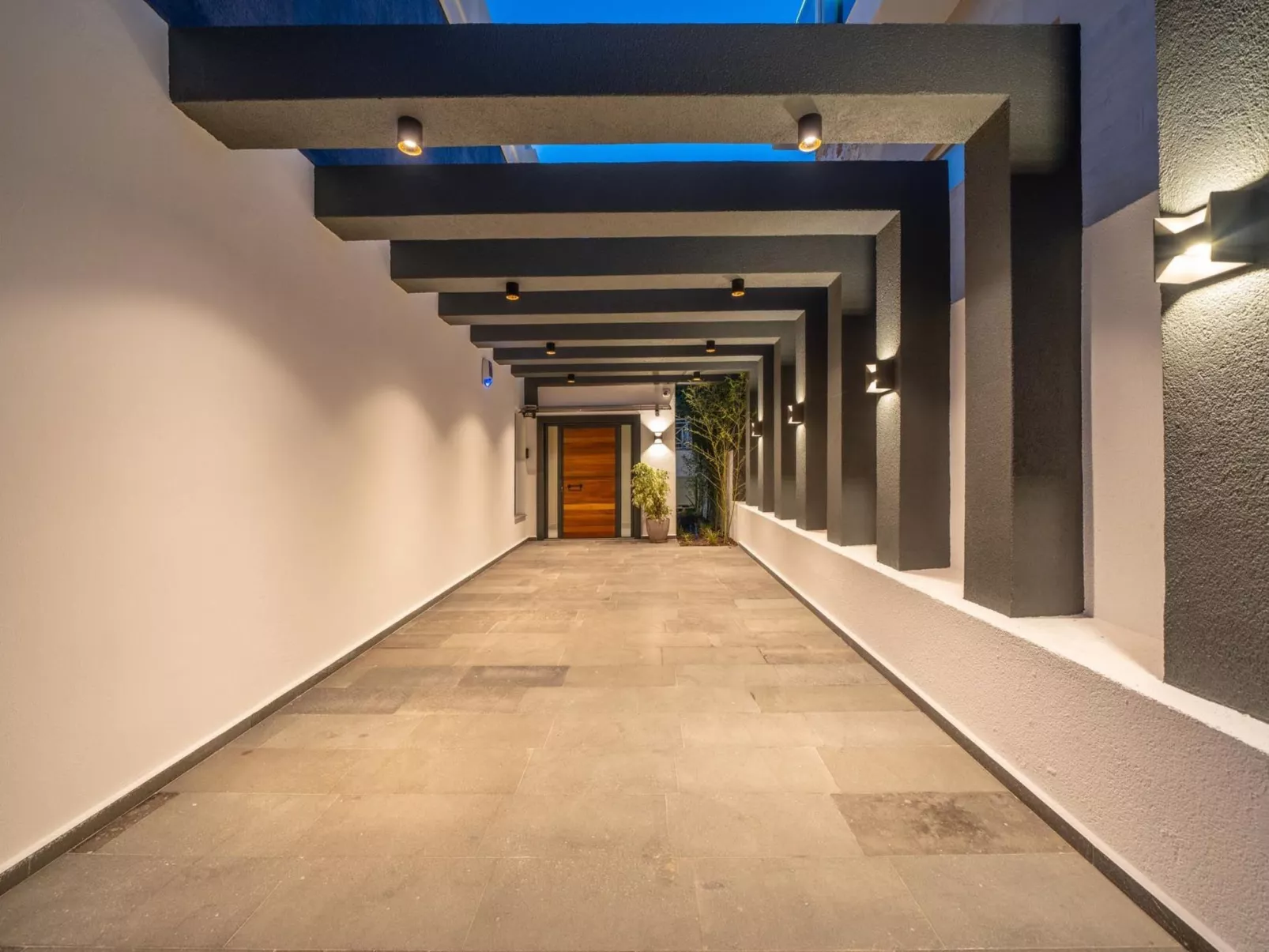 Designvilla mit Pool und spektakulärer Aussicht-Buiten