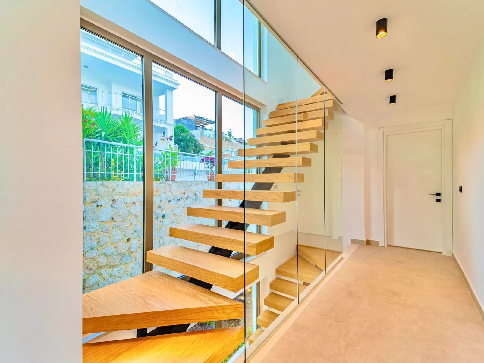 Moderne Luxusvilla für bis zu 12 Personen-Image-tags.info